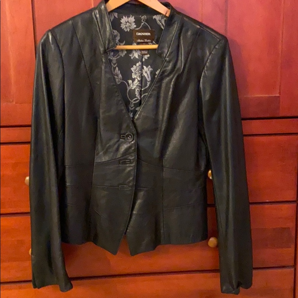 Fitted Italian leather jacket
